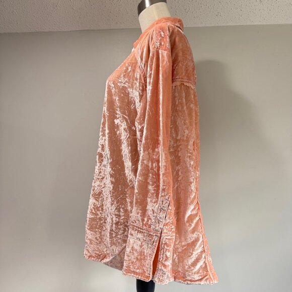 FREE PEOPLE We The Free Marianne Crushed Velvet Shirt in Sun Blush Pink - Picture 3 of 10